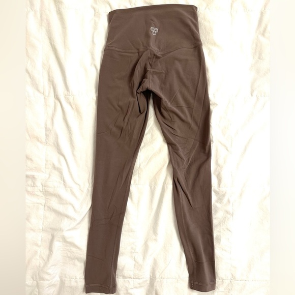 TNA Butter High Rise Cheeky Leggings size XS in deep taupe - Picture 7 of 7